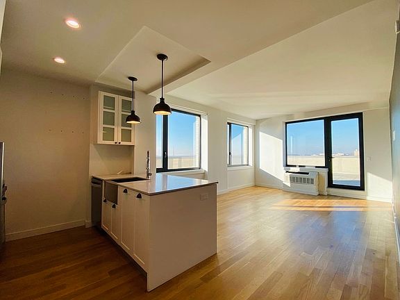 3rd image of 1525 Bedford Ave #903