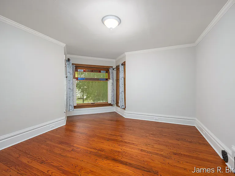 529 Avery St — Photo 16