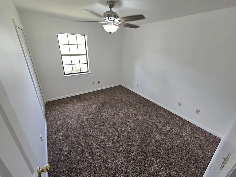 106 Prentice Ct — Photo 8