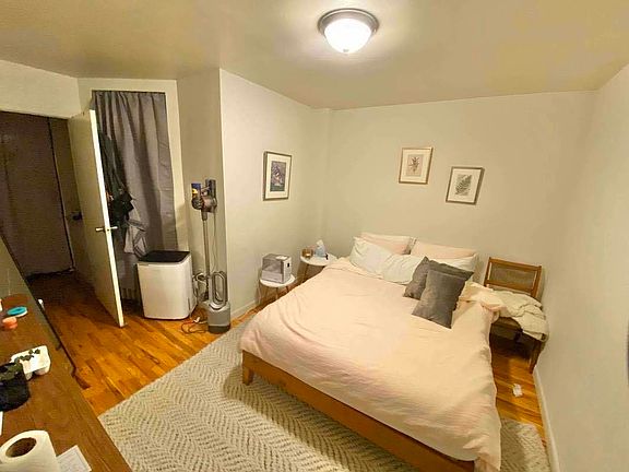 3rd image of 310 W 95th St APT 1D