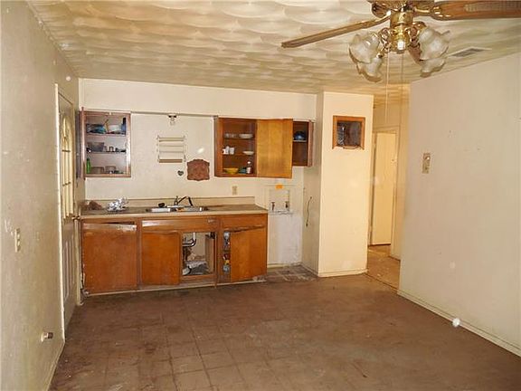 3rd image of 917 Quincy Dr