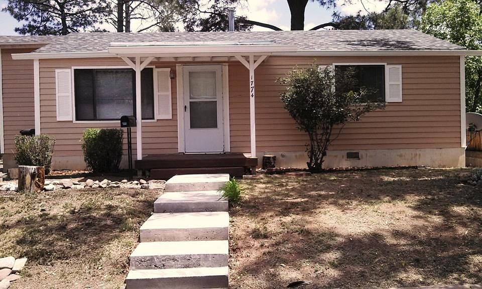 Quaint Bungalow w/porch in a nice quite neighborhood with Nice neighbors.