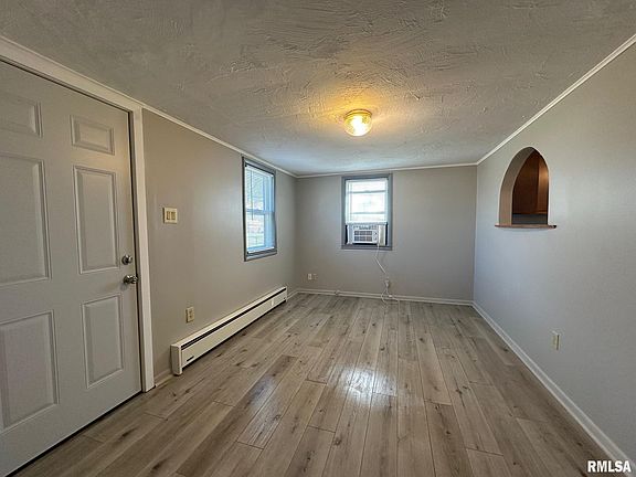 4th image of 432 N Daniels Ave