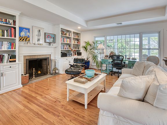 5th image of 36 Lynn Ave