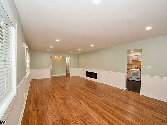 5th image of 1571 Brookside Rd