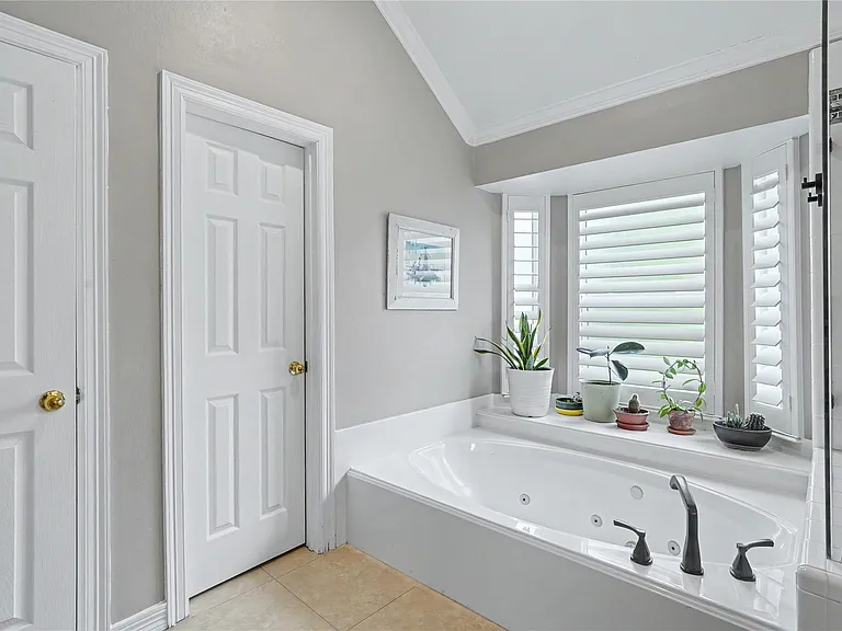 4250 Noble Oak Trl — Photo 14
