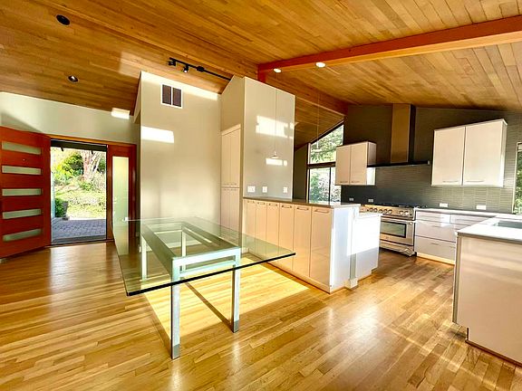 2nd image of 6905 SE 34th St