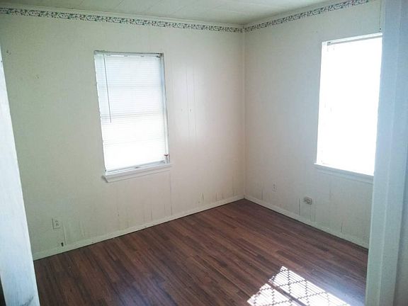 3rd image of 2610 Roosevelt Ave