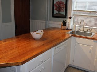 11 Bayside Ave, Newport, RI 02840