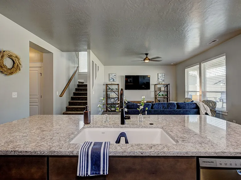 2580 E Blackstone Dr — Photo 15
