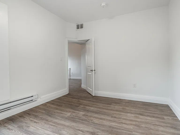 524 King St E #3 — Photo 13