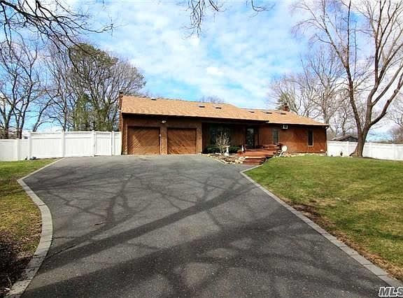 2nd image of 16 Carriage Ln