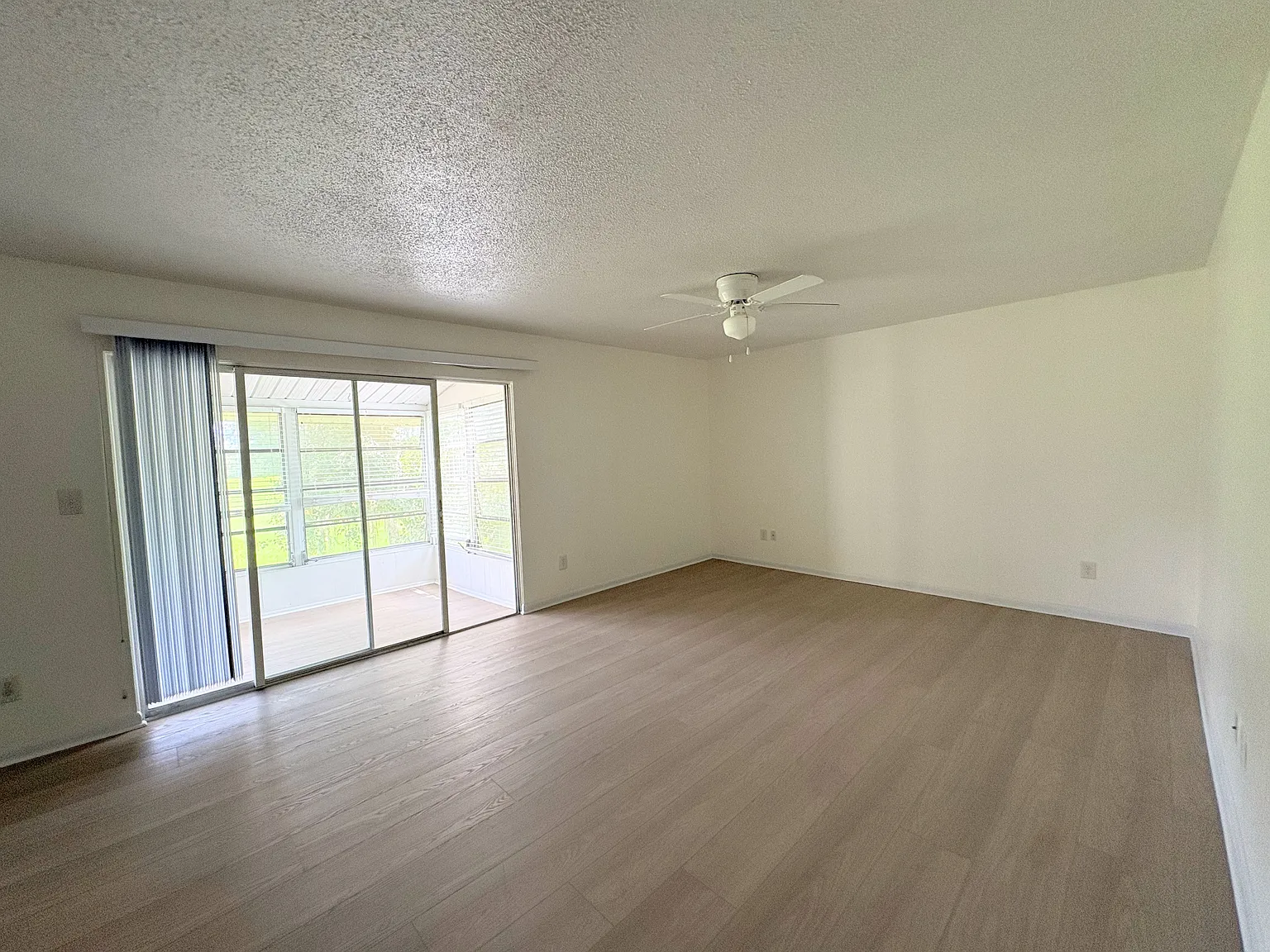 2 bed, 1072 sqft, $1,250 — Photo 4