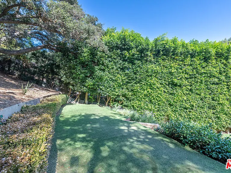 2559 Hutton Dr — Photo 20