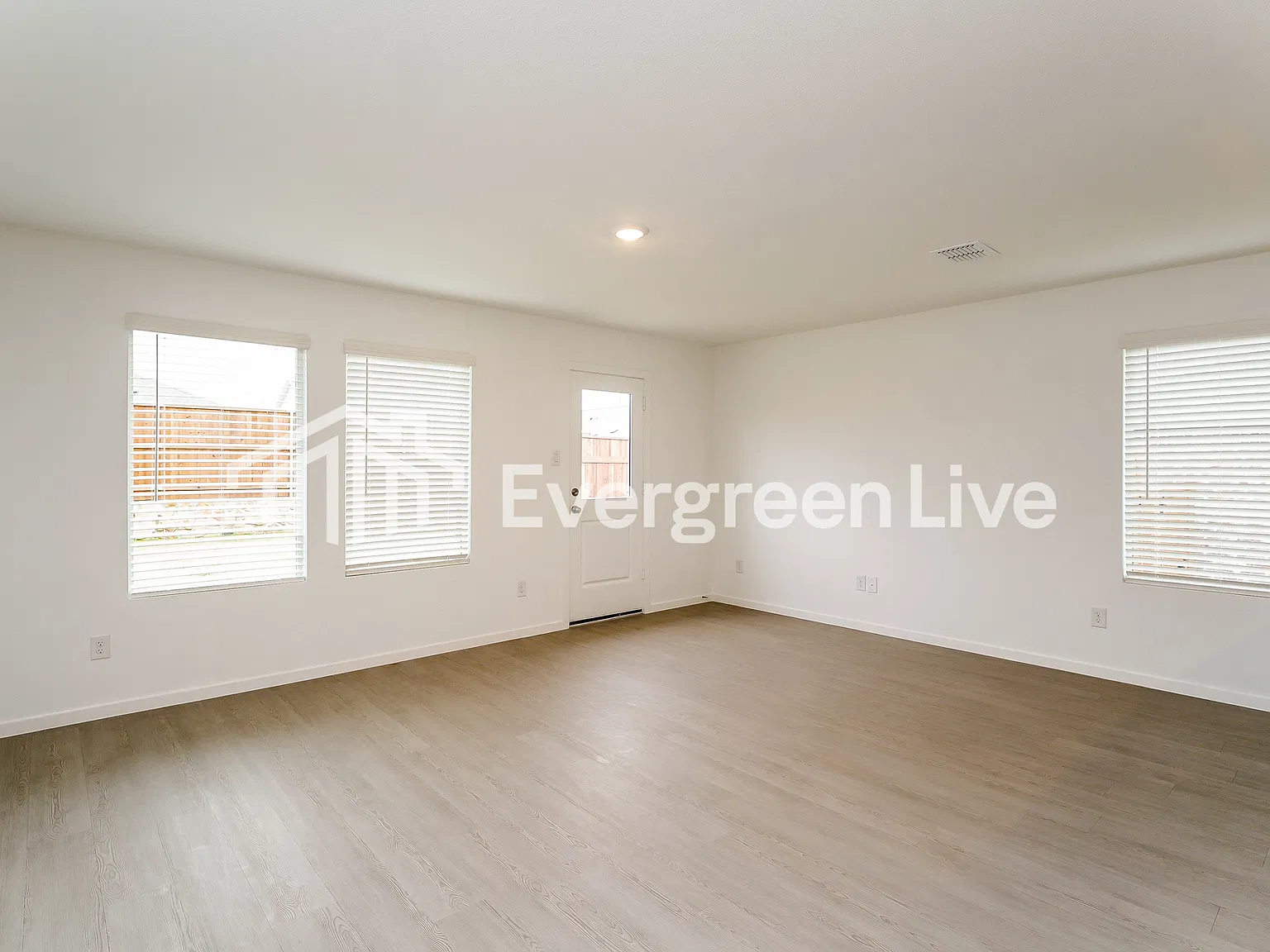 4 bed, 2.0 bath, 1760 sqft, $1,845 — Photo 3