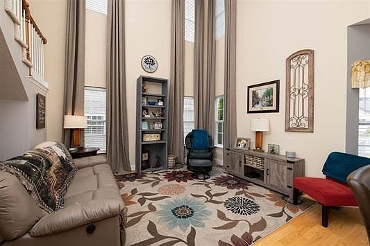 4th image of 3005 Franklin Ave