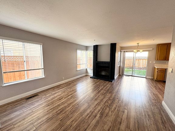 4th image of 5312 Hillflower Dr
