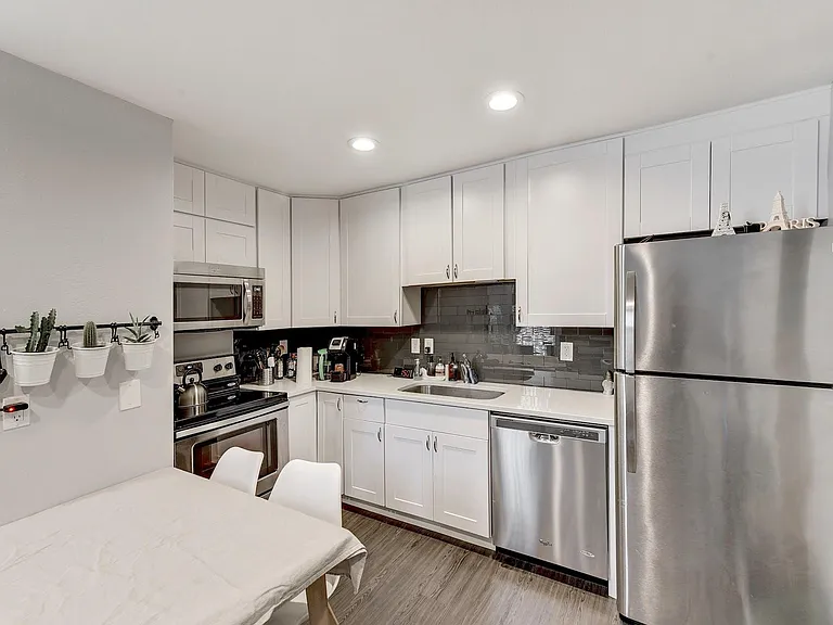 935 La Posada Dr #213 — Photo 8