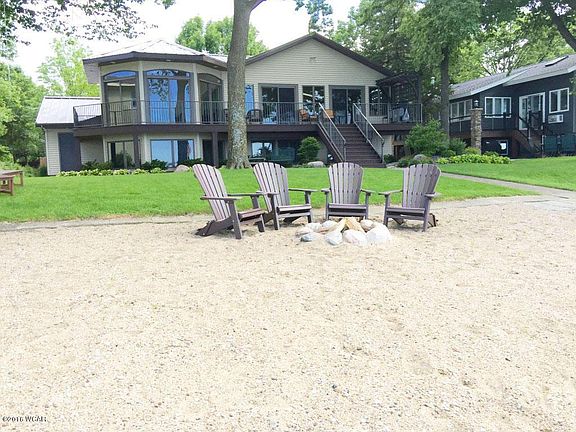3rd image of 9500 Lake Ave