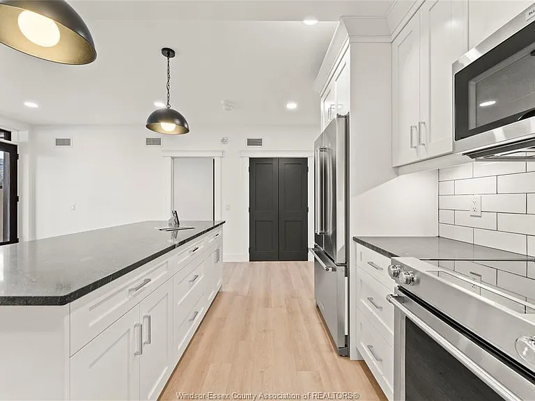 247 Brock St #104 — Photo 9
