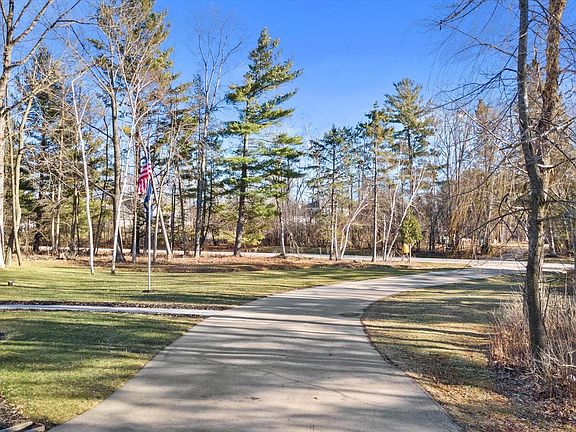 5th image of 712 W Shady LANE