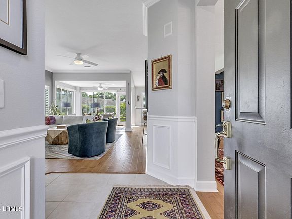 3rd image of 8 Huquenin Court