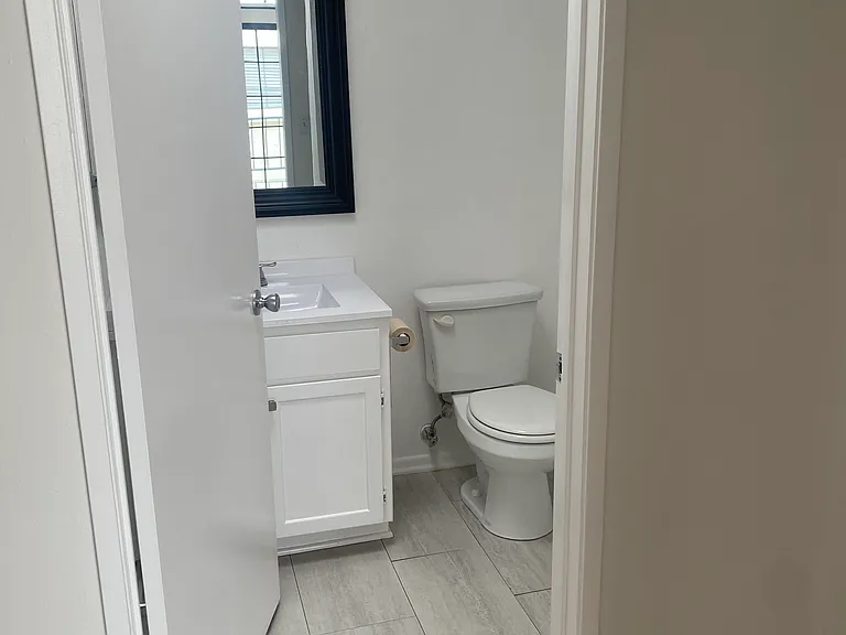 930 Venice Blvd #209 — Photo 10