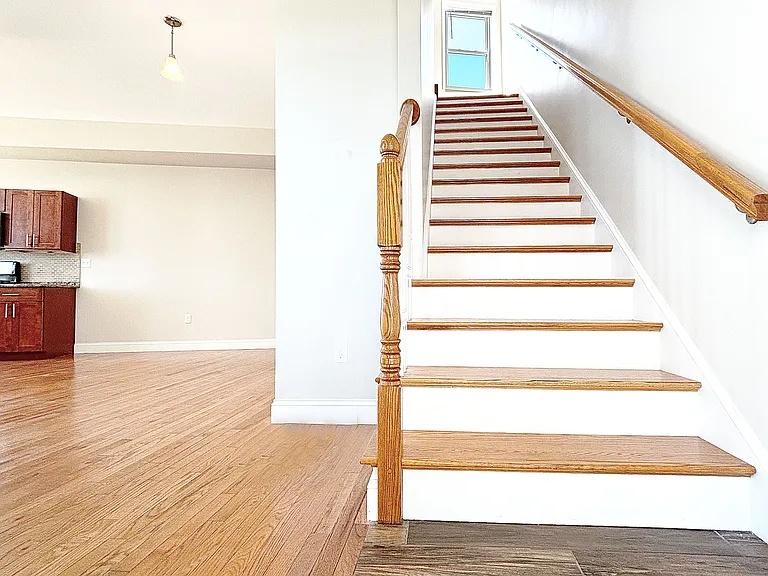1043 Winthrop Ave — Photo 11