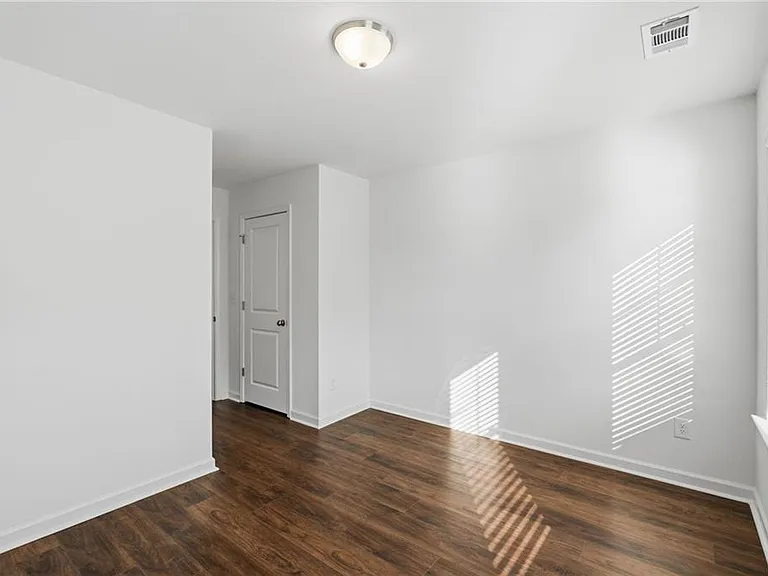 2392 Belmont Pl — Photo 13