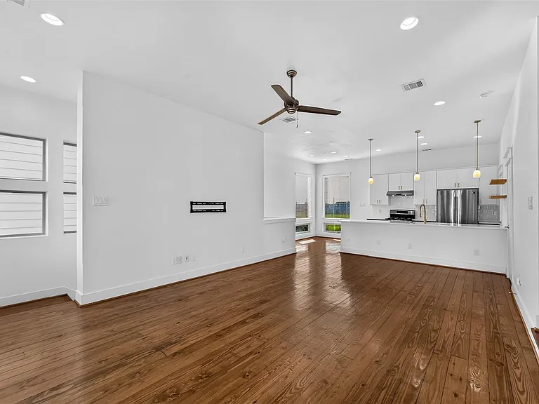205 Riley Ln — Photo 9