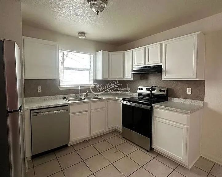 2806 Leroy Cir #B — Photo 8