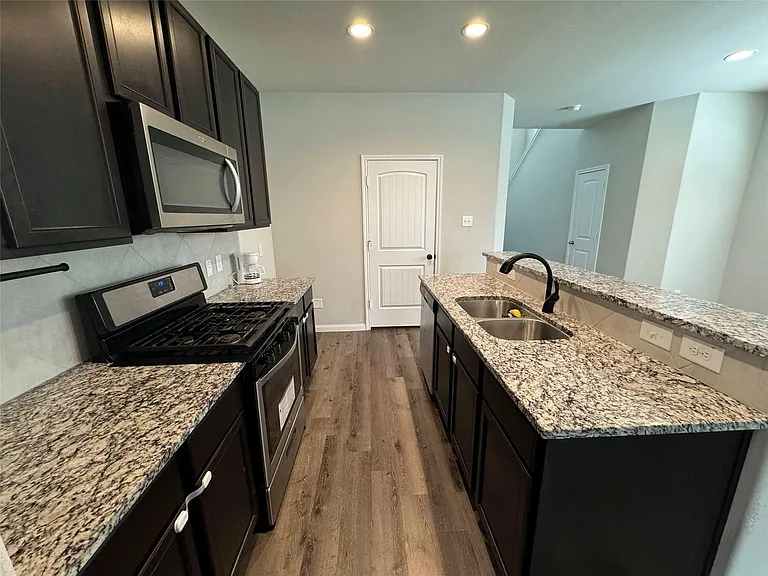 2218 Angie Kaye Dr — Photo 10