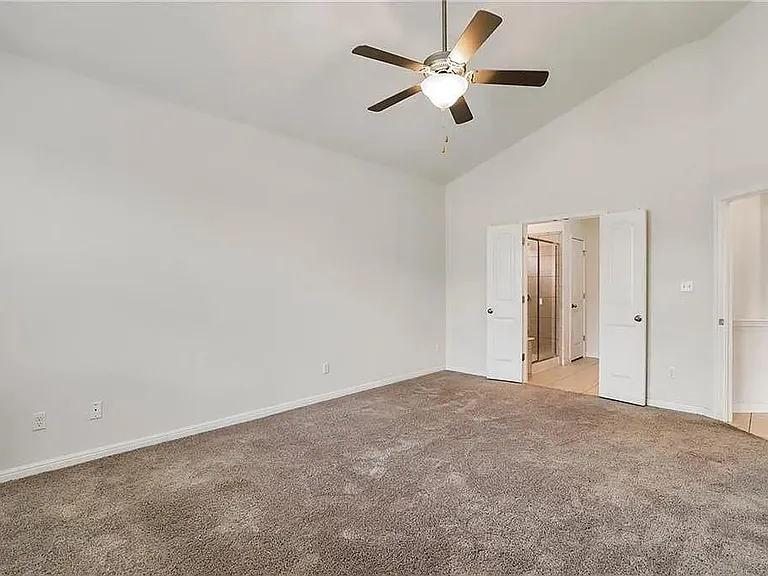 541 Palmilla St — Photo 13