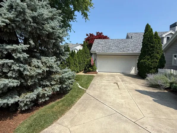 1144 By The Shores Dr APT A, Huron, OH 44839