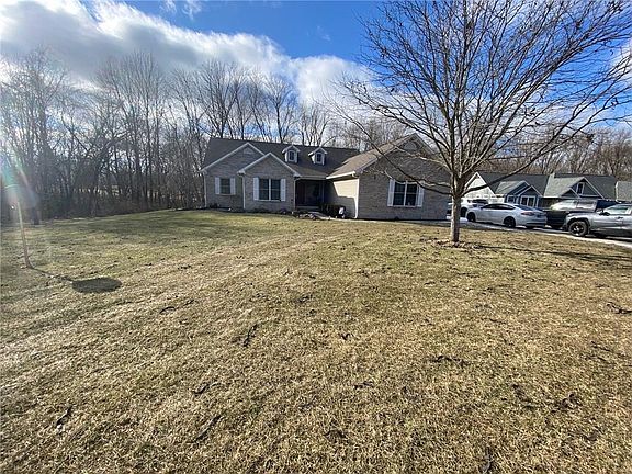 4th image of 1411 S Oakridge Ln