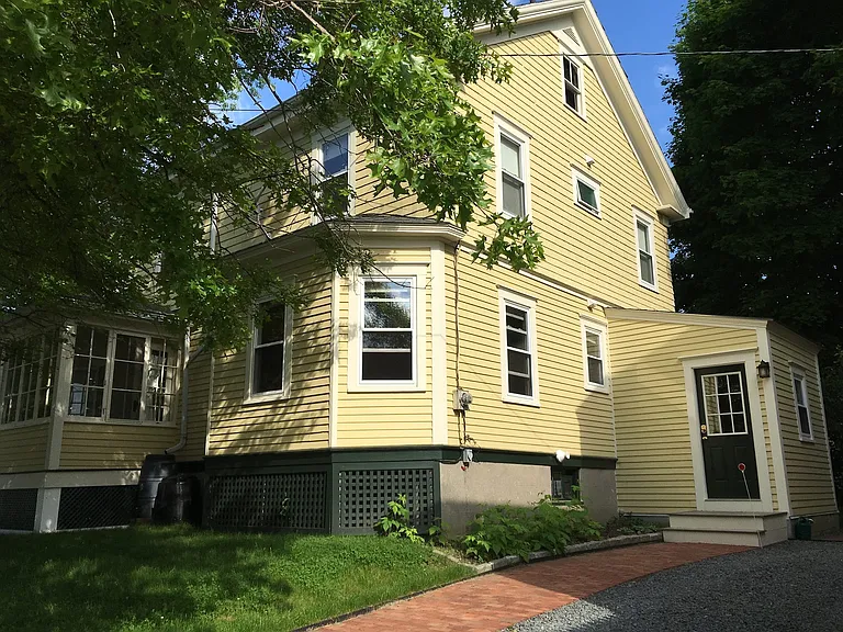 82 Gibbs Ave — Photo 2