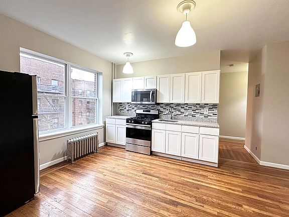 2nd image of 160 Vroom St APT 48