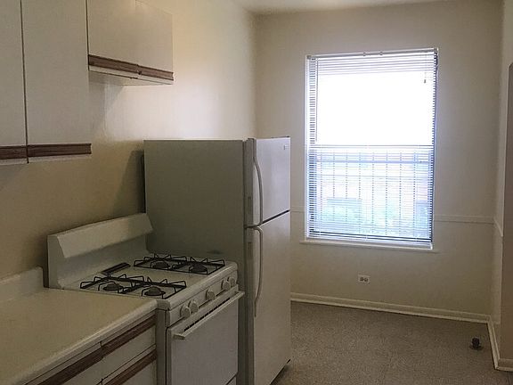 3rd image of 7722 N Marshfield Ave APT 1C