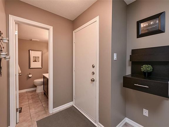 4th image of 153 Bridlewood Dr #1