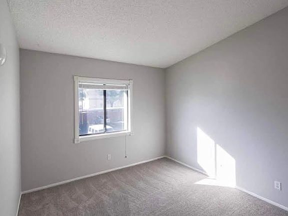 Guest bedroom / room for rent unfurnished