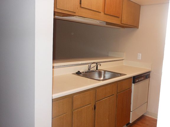 5th image of 159 S Westmoor Ave APT E