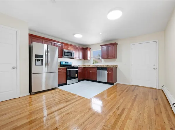 186 Union Avenue image 9 of 19