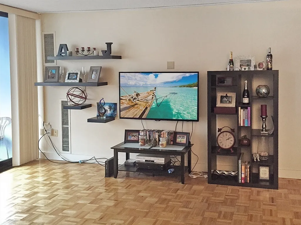 2 bed, 1.0 bath, 885 sqft, $3,600 — Photo 4
