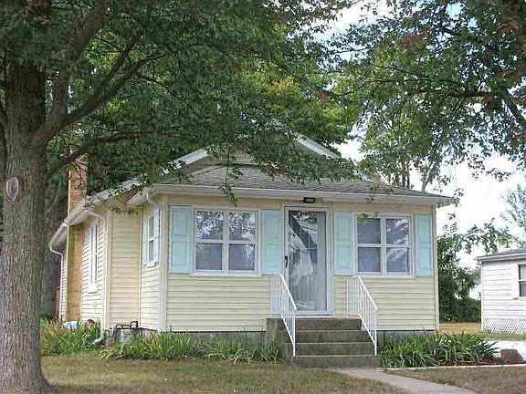 2nd image of 121 Denver Ave