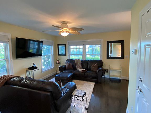 3rd image of 29 Gardners Ln APT 2C