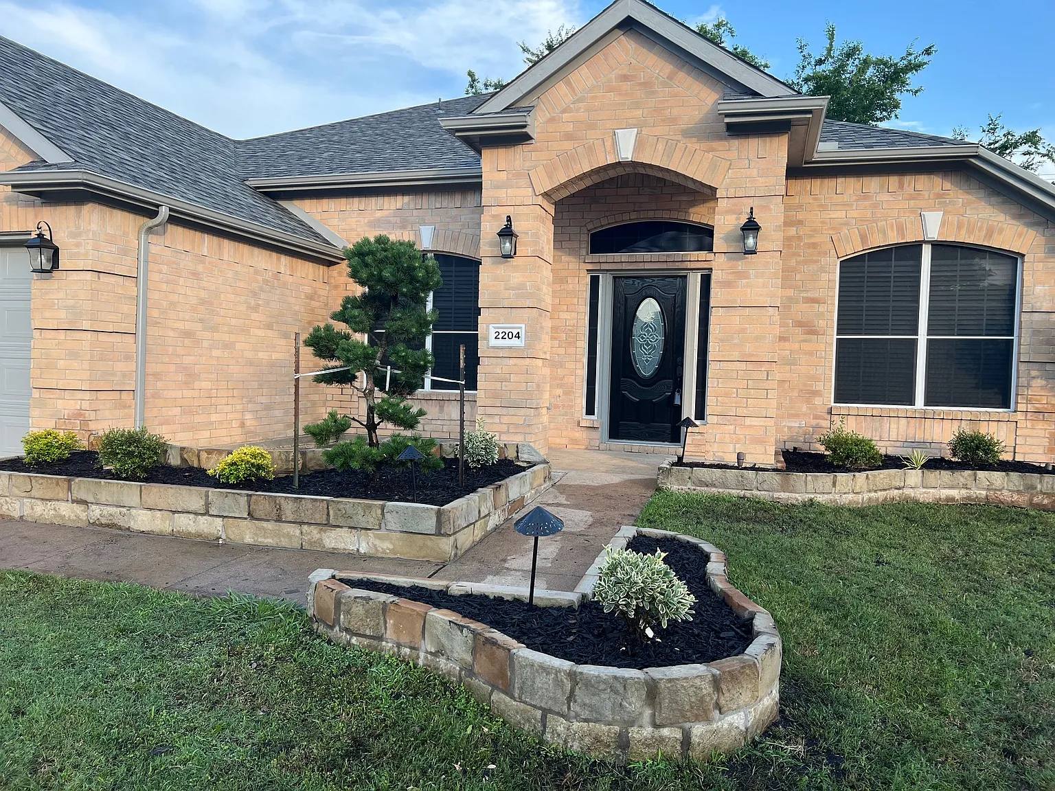 3 bed, 2226 sqft, $2,900 — Photo 2