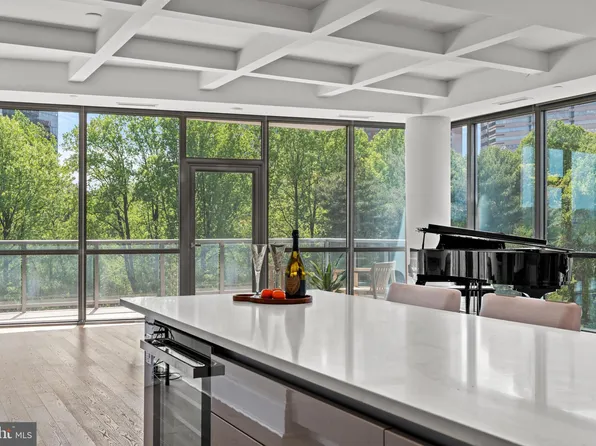 7887 Jones Branch Dr Unit 604, McLean, VA 22102