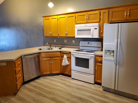 4th image of 2741 Parkhaven Ct N