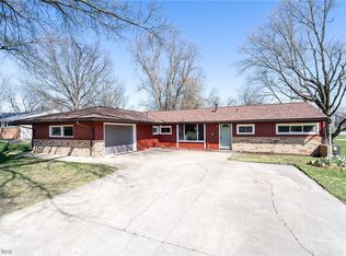 17 Edgewood Dr, Grafton, OH 44044