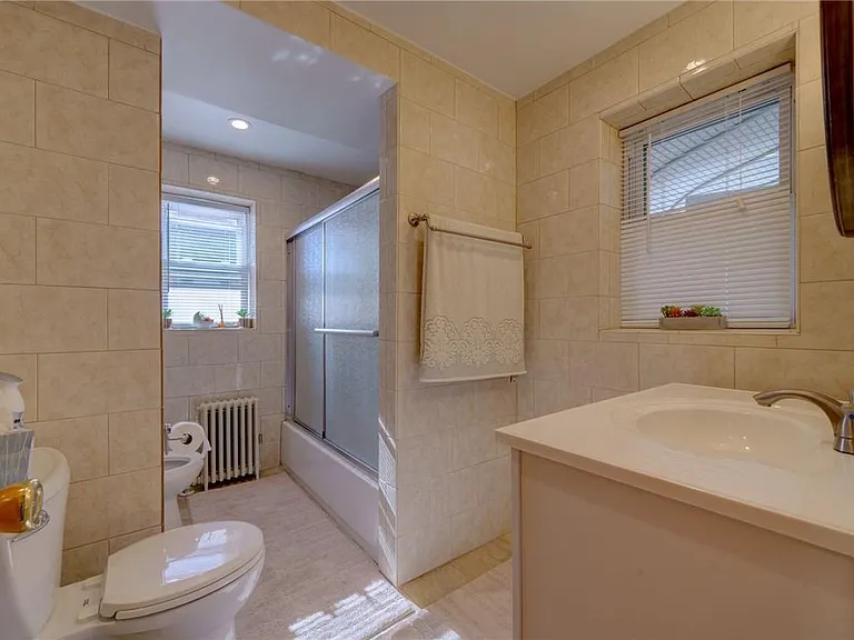 138 Biruta St #1 — Photo 12